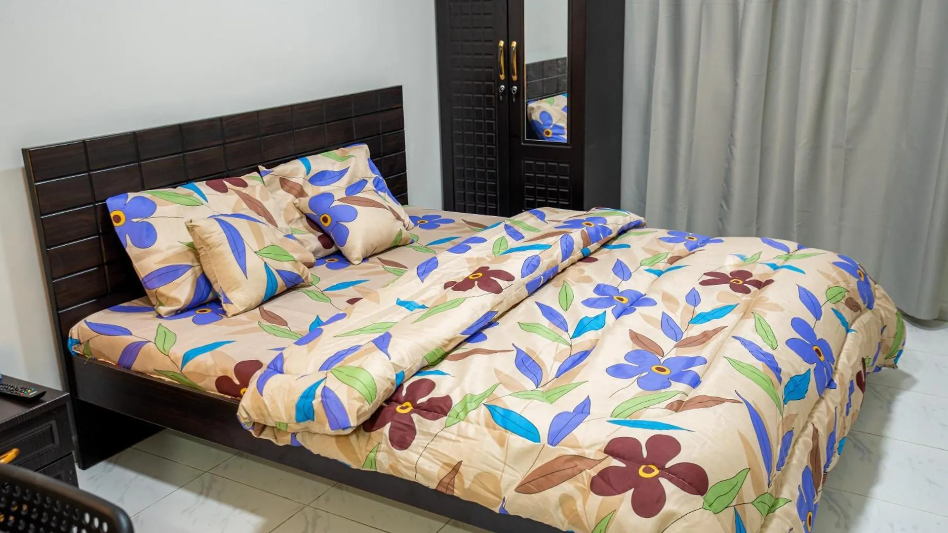 Alloggio in famiglia Tourist Peaceful Family Rooms Abu Dhabi Me11Apt Baith Al Jannah Llc Emirati Arabi Uniti
