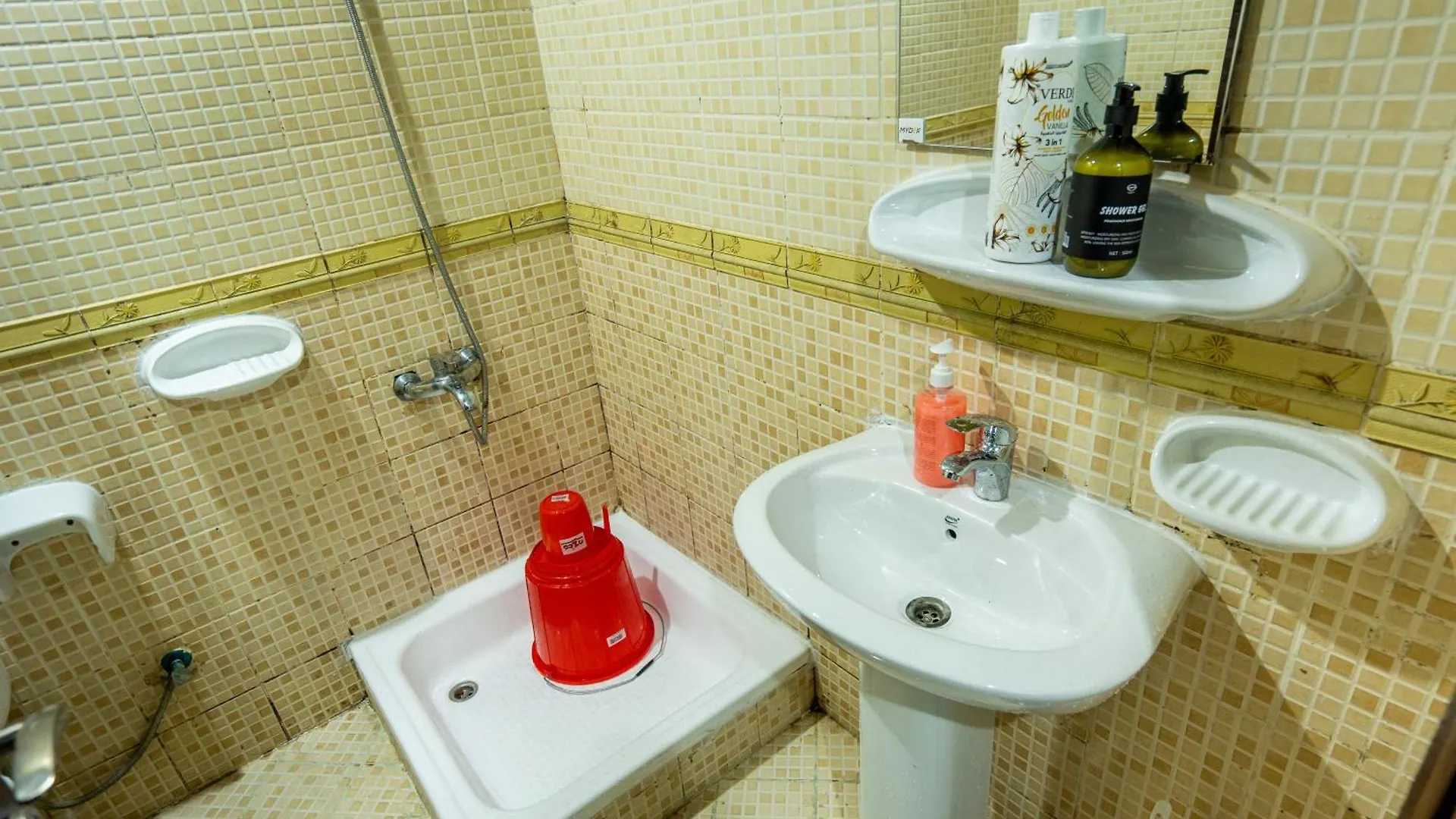 Alloggio in famiglia Tourist Peaceful Family Rooms Abu Dhabi Me11Apt Baith Al Jannah Llc Emirati Arabi Uniti