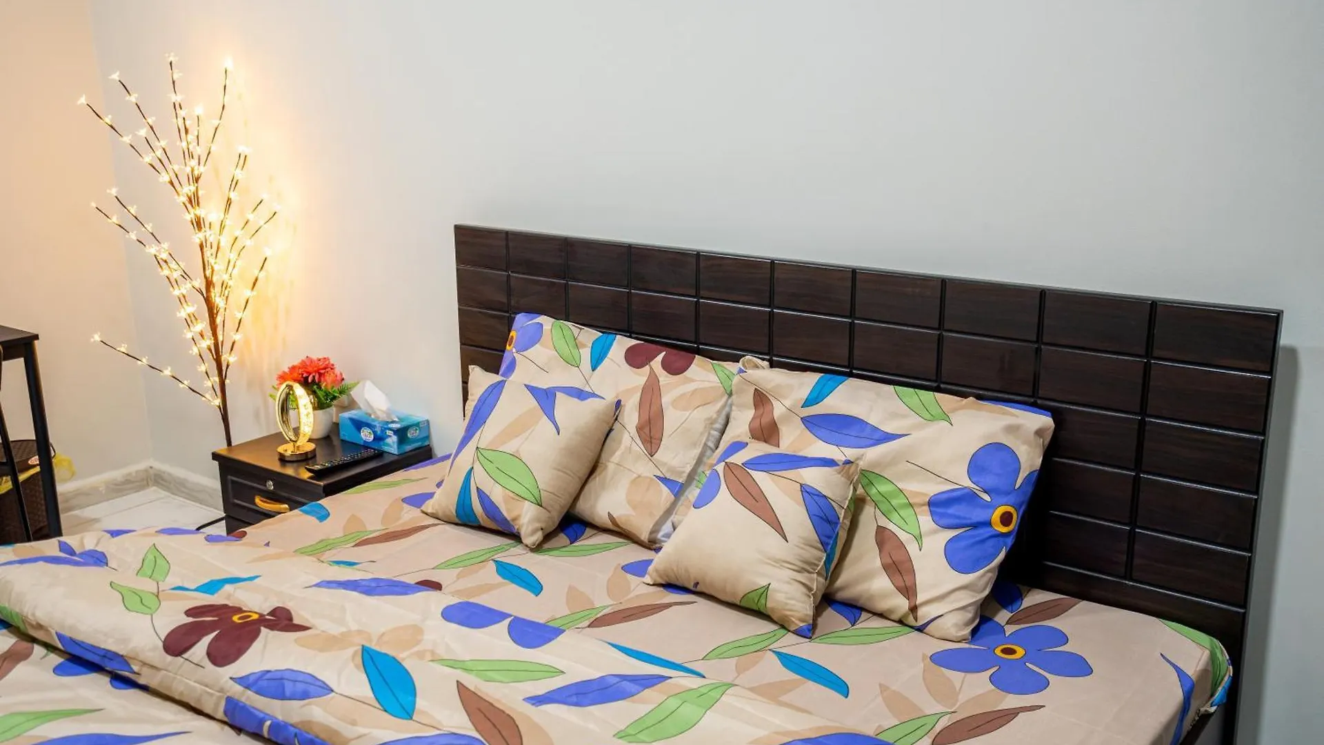 Homestay szállás Tourist Peaceful Family Rooms Abu Dhabi Me11Apt Baith Al Jannah Llc