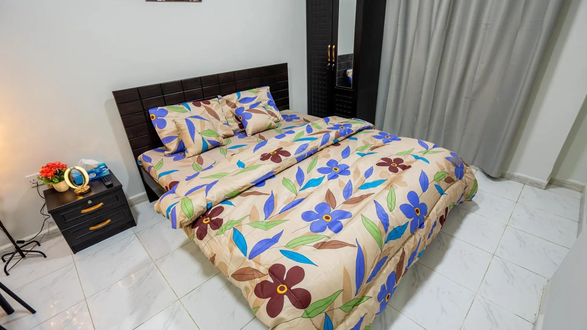 Tourist Peaceful Family Rooms Abu Dhabi Me11Apt Baith Al Jannah Llc ホームステイ